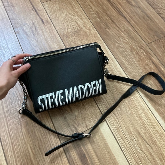 Steve Madden Handbags - Steve Madden Black Crossbody Purse